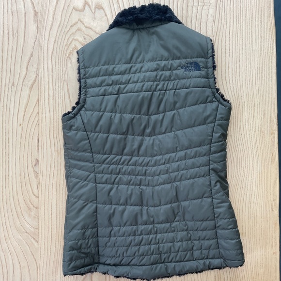 The North Face Women’s Vest in Like-New Condition - Picture 3 of 4